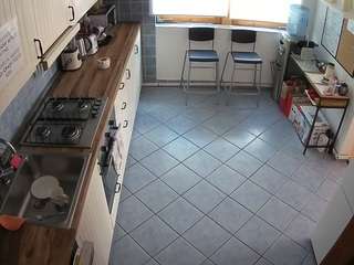 voyeurcam-julmodels-kitchen-2