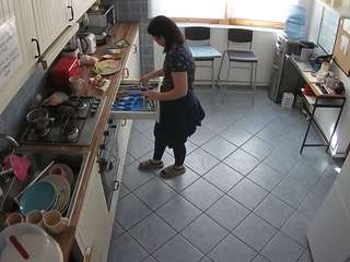 voyeurcam-julmodels-kitchen-2