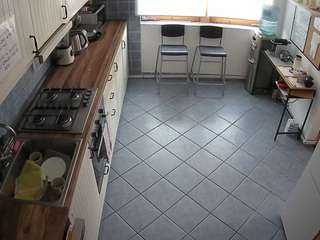 voyeurcam-julmodels-kitchen-2