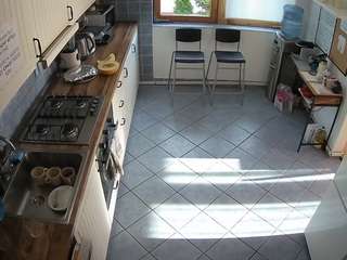 voyeurcam-julmodels-kitchen-2