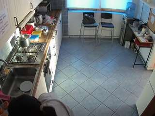 voyeurcam-julmodels-kitchen-2