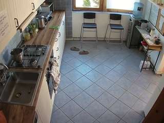 voyeurcam-julmodels-kitchen-2
