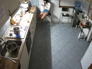 voyeurcam-julmodels-kitchen-2