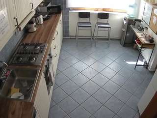 voyeurcam-julmodels-kitchen-2