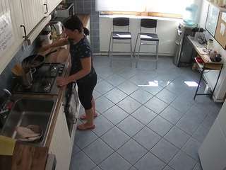 voyeurcam-julmodels-kitchen-2