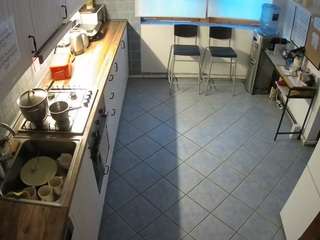 voyeurcam-julmodels-kitchen-2