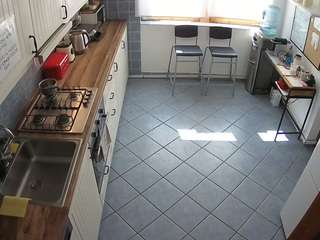 voyeurcam-julmodels-kitchen-2