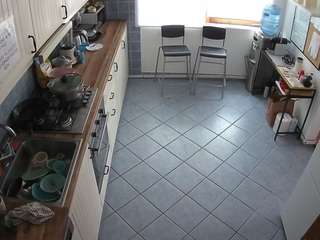 voyeurcam-julmodels-kitchen-2