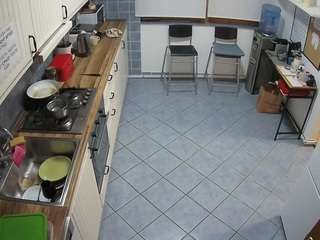 voyeurcam-julmodels-kitchen-2