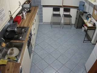 voyeurcam-julmodels-kitchen-2