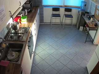 voyeurcam-julmodels-kitchen-2