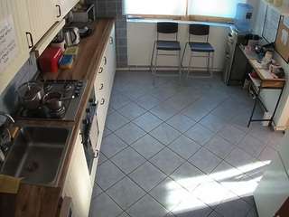 voyeurcam-julmodels-kitchen-2