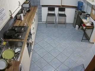 voyeurcam-julmodels-kitchen-2