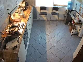 voyeurcam-julmodels-kitchen-2