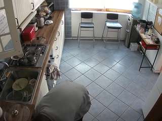 voyeurcam-julmodels-kitchen-2