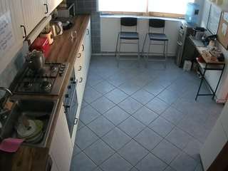 voyeurcam-julmodels-kitchen-2