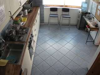 voyeurcam-julmodels-kitchen-2