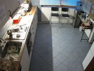 voyeurcam-julmodels-kitchen-2