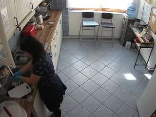 voyeurcam-julmodels-kitchen-2