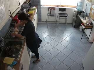 voyeurcam-julmodels-kitchen-2