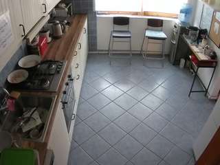 voyeurcam-julmodels-kitchen-2