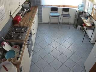 voyeurcam-julmodels-kitchen-2