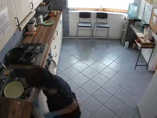 voyeurcam-julmodels-kitchen-2