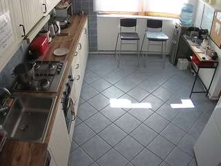 voyeurcam-julmodels-kitchen-2