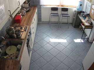 voyeurcam-julmodels-kitchen-2
