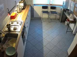 voyeurcam-julmodels-kitchen-2