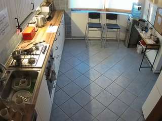 voyeurcam-julmodels-kitchen-2