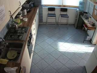 voyeurcam-julmodels-kitchen-2