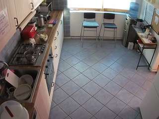 voyeurcam-julmodels-kitchen-2
