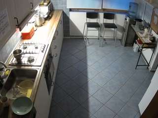 voyeurcam-julmodels-kitchen-2