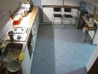 voyeurcam-julmodels-kitchen-2