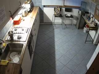 voyeurcam-julmodels-kitchen-2
