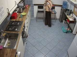 voyeurcam-julmodels-kitchen-2