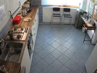 voyeurcam-julmodels-kitchen-2