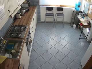 voyeurcam-julmodels-kitchen-2