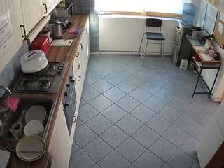 voyeurcam-julmodels-kitchen-2