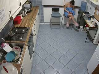 voyeurcam-julmodels-kitchen-2