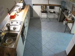 voyeurcam-julmodels-kitchen-2