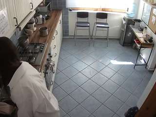 voyeurcam-julmodels-kitchen-2