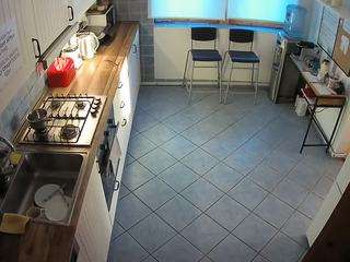 voyeurcam-julmodels-kitchen-2
