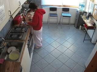 voyeurcam-julmodels-kitchen-2