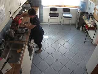 voyeurcam-julmodels-kitchen-2