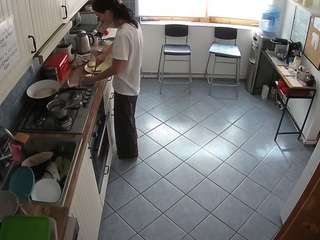 voyeurcam-julmodels-kitchen-2