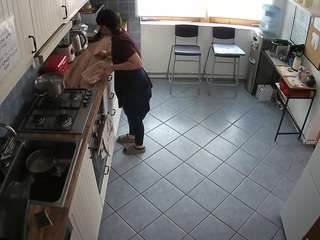 voyeurcam-julmodels-kitchen-2