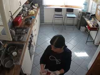 voyeurcam-julmodels-kitchen-2