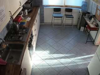 voyeurcam-julmodels-kitchen-2